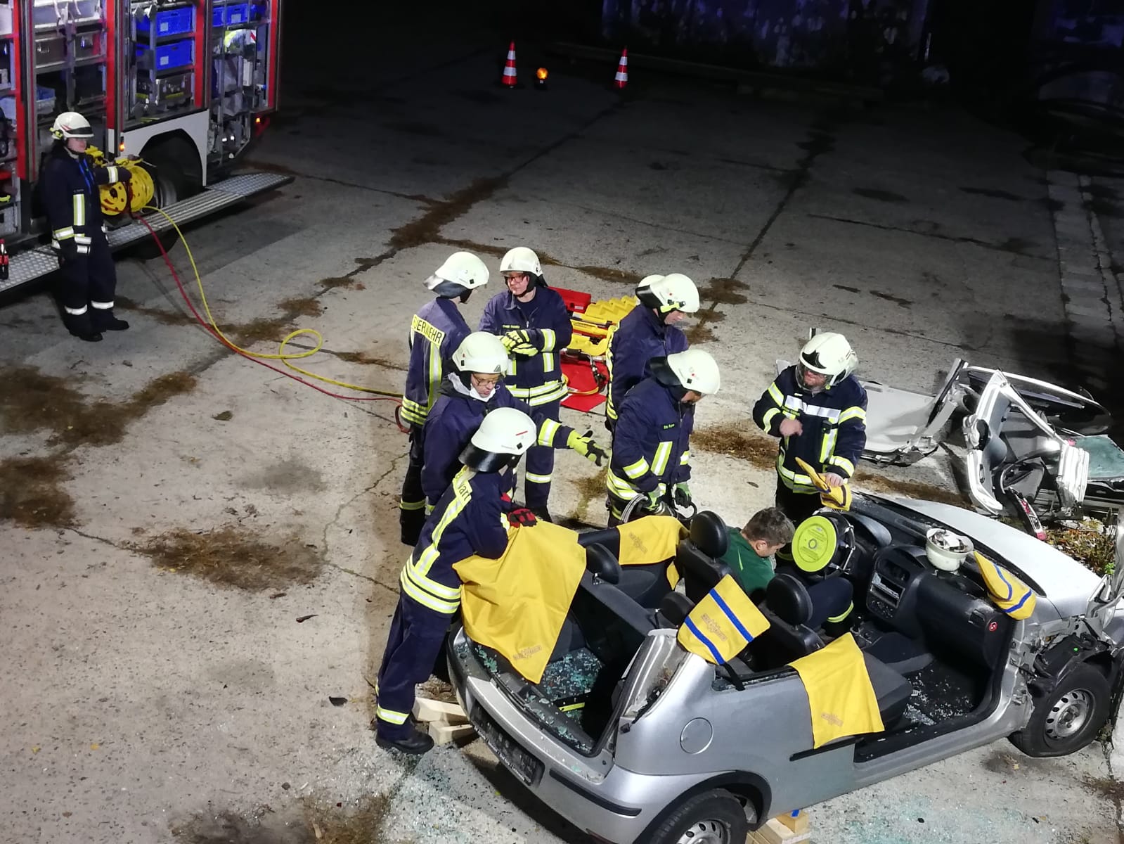 2019-10-23_Feuerwehr-trainiert-Verkehrsunfallhilfe_21
