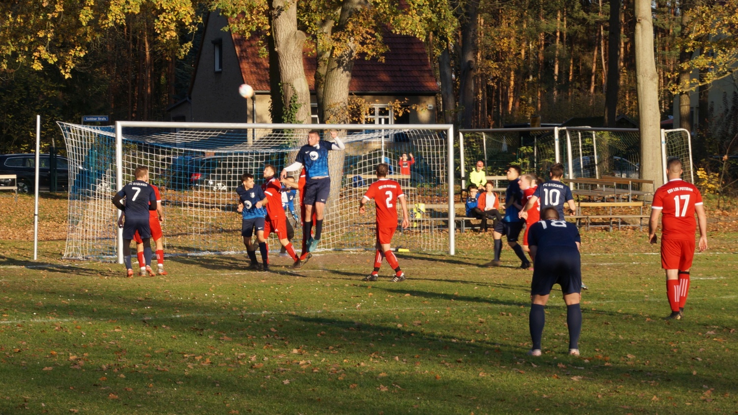2022-11-13_FC-Blau-Weiss-Stuecken-ESV-Lok-Potsdam-II_27